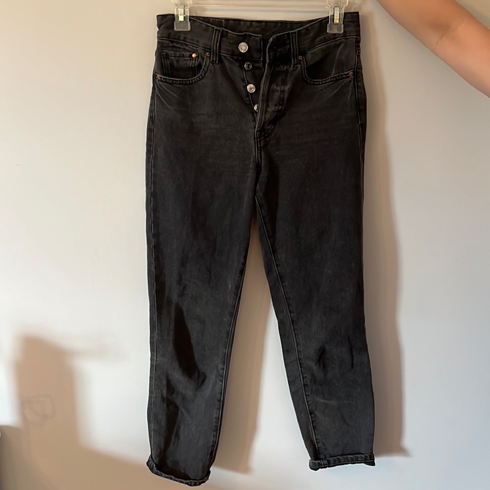 Vintage black jeans. gently used. can be rolled :) size 25!
